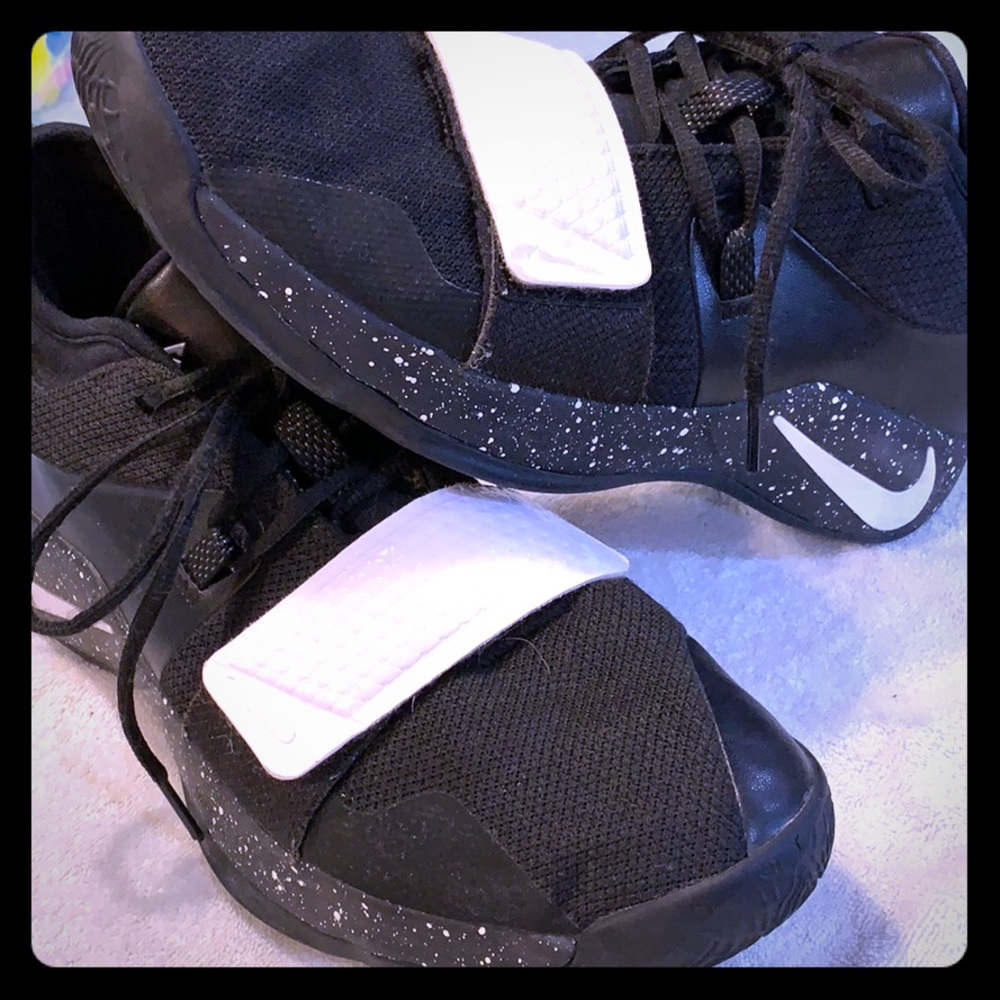 PG 2.5 black & white basketball shoes